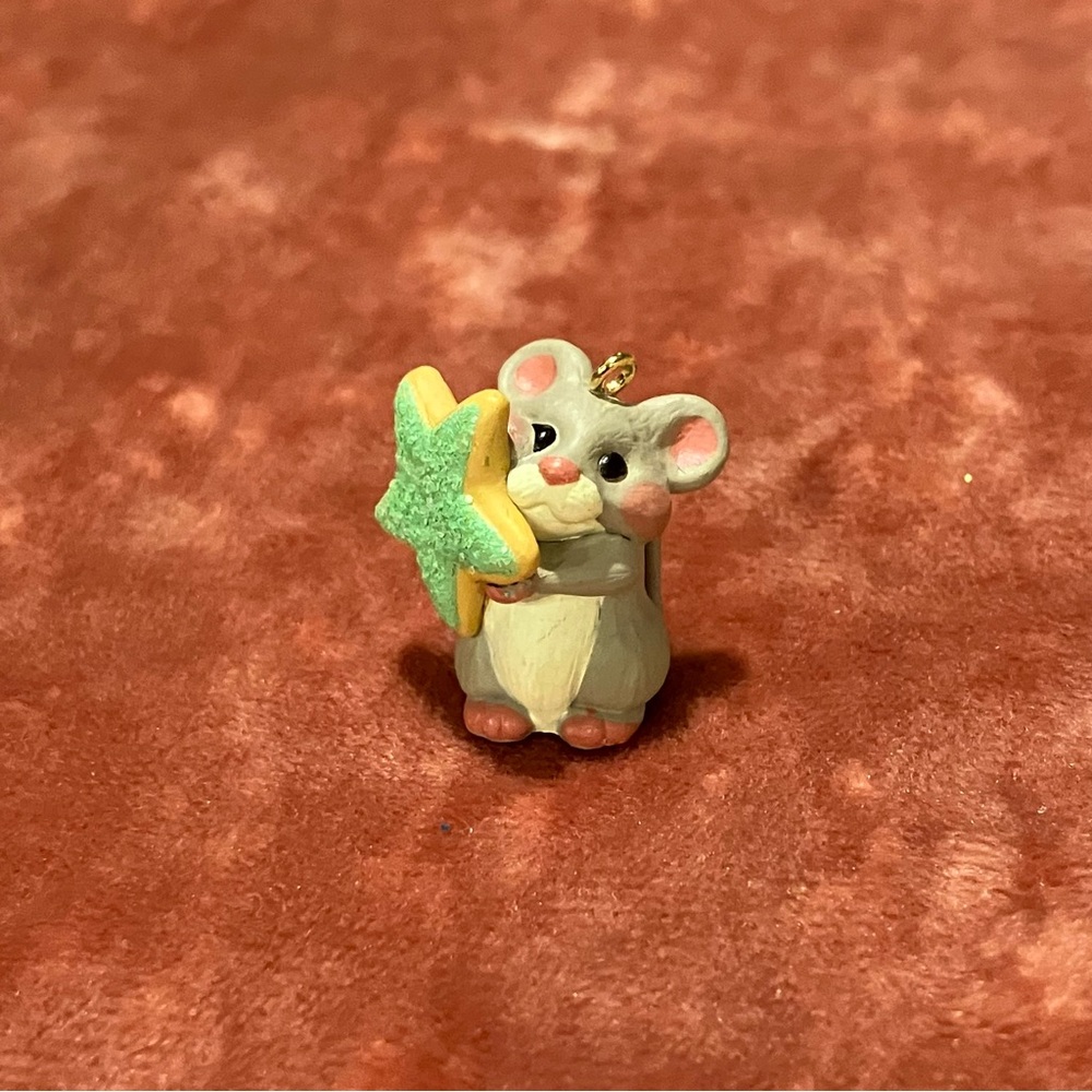 Hallmark Keepsake Miniature 2001 Sweet Contribution Ornament
